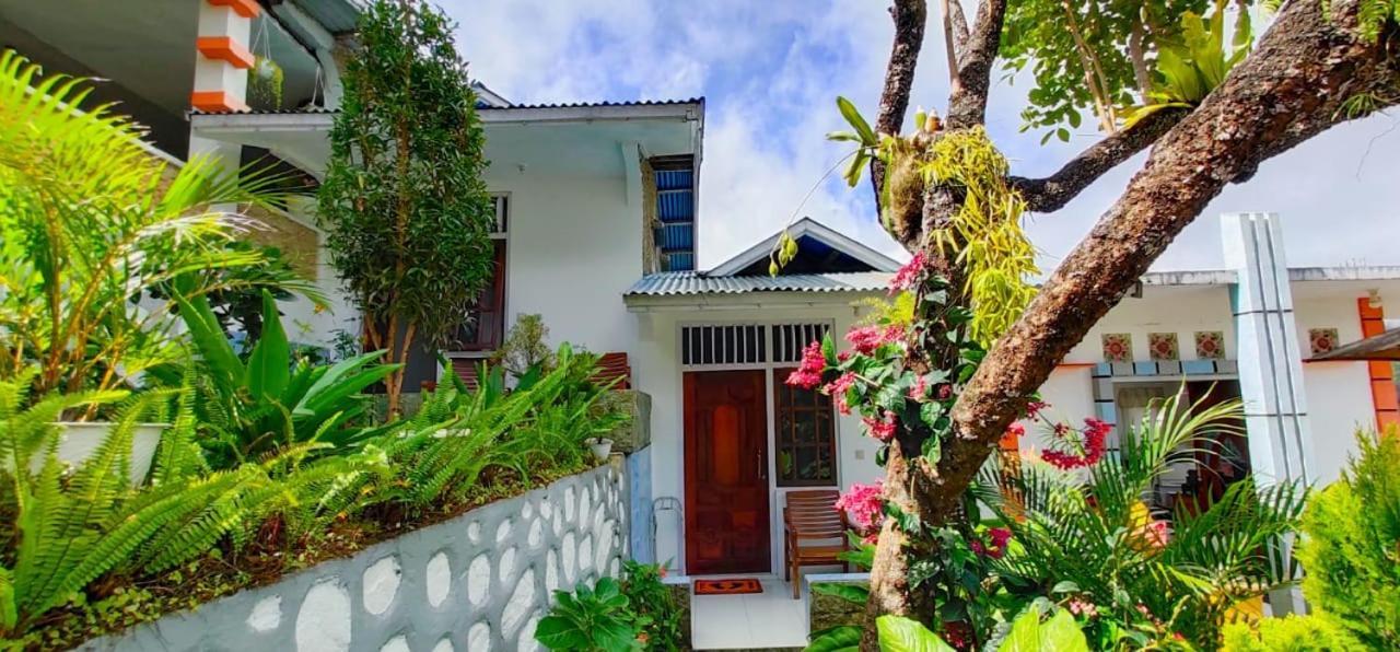 Bintang Bungalow Tour & Travel Kelimutu Eksteriør bilde
